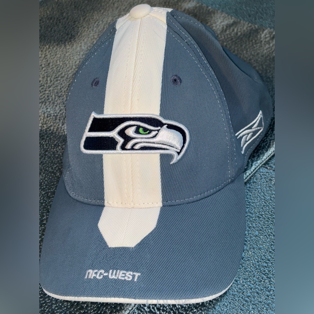 Seattle Seahawks NFL Reebok Select Series On Field Sideline
YOUTH HAT.🧢